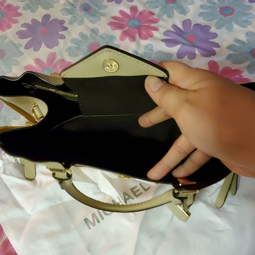Michael Kors BLAKELY Medium Tote-OAT Color - Picture 4 of 11